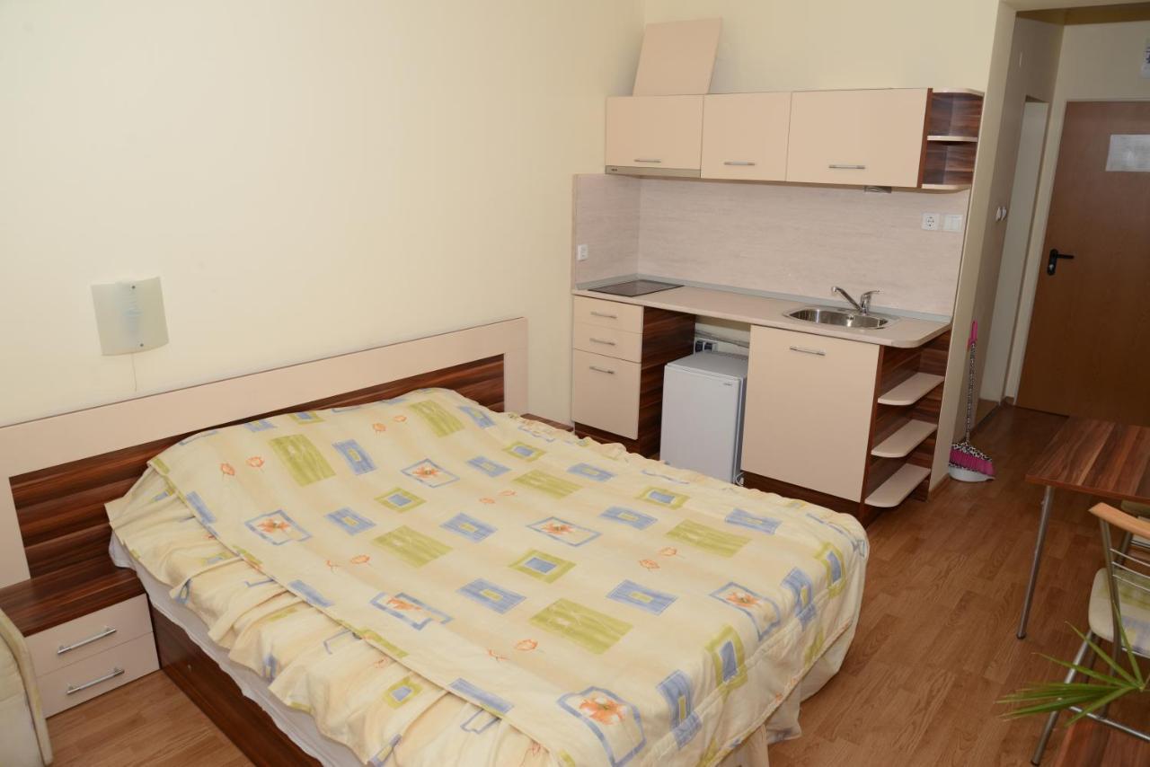 Hotel Riviera Ravda Kültér fotó
